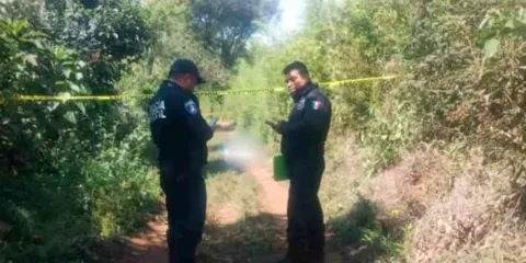 Hallan a hombre muerto a orillas de la carretera federal Pachuca-Tuxpan