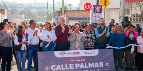 Entrega Pepe Chedraui trabajos de pavimentación en la colonia Santa Cruz Buenavista