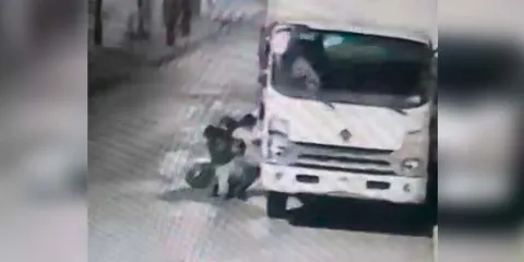 Captan en VIDEO a presunto ladrón de baterías en Texmelucan; exigen más seguridad