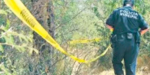Tiran cuerpo de un hombre en carretera de Pantepec