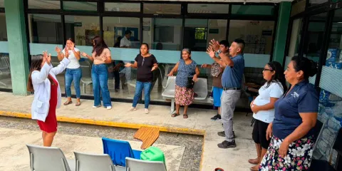 El IMSS trabaja en la recuperación emocional de habitantes de la Sierra Norte 