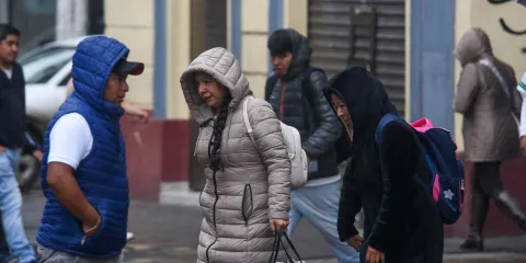 Frente frío arruina planes del Buen Fin; habrá frío, lluvias y fuertes vientos