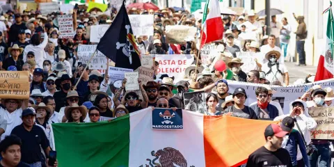 Patrullas vandalizadas y un lesionado durante la marcha Generación Z
