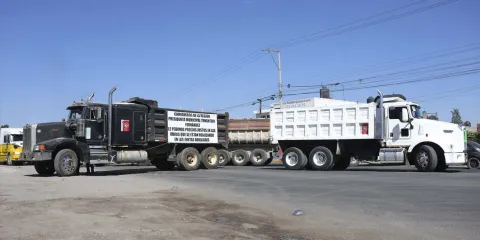 Por conflicto cetemista transportistas cerraron la carretera federal Puebla-México