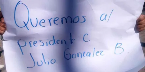 Conflicto en Tepatlaxco: acusan al alcalde Julio González de intentar imponer proyecto de vivienda