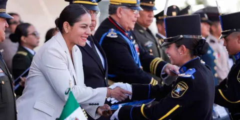 Recibe Lupita Cuautle la Venera “Gran Defensora de la Patria” en ceremonia de ascenso de la Academia Militarizada Ignacio Zaragoza
