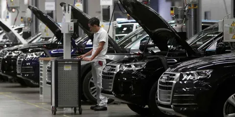 Exportaciones automotrices de México caen por menor demanda en EU y mercados globales
