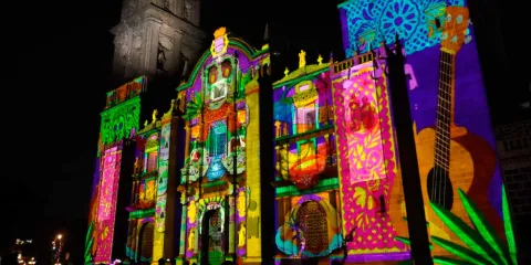 Exitosa proyección del Videomapping conmemorativo al Día de Muertos con luz y tradición 