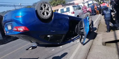 Accidente en Texcapa–Tlapacoya deja una mujer lesionada y daños materiales