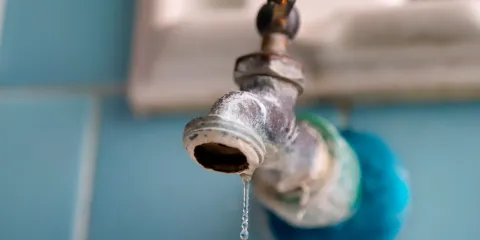 Falta hacer más para extinguir los negocios que se hacen con el agua: Carvajal 