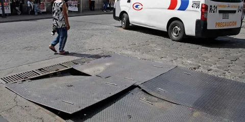Reportan 20% de solicitudes por reposición de tapones y registros en el Centro Histórico de Puebla