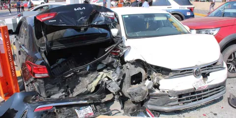 Vehículo involucrado en choque de Vía Atlixcáyotl acumuló 95 multas por exceso de velocidad