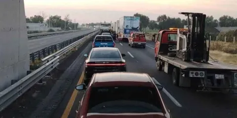 Bloqueo en Tecamachalco cumple 17 horas y afecta tránsito hacia Veracruz