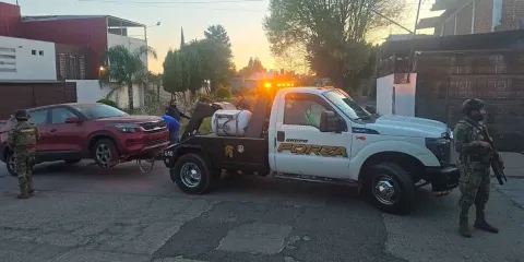 Recuperan vehículo robado en Sanctorum durante operativo de seguridad en Cuautlancingo