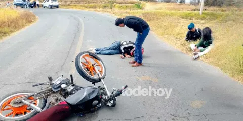 Choque entre motociclistas deja tres lesionados en San Salvador El Verde