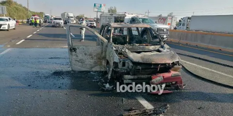 Incendio de camioneta provoca cierre parcial en la autopista México-Puebla