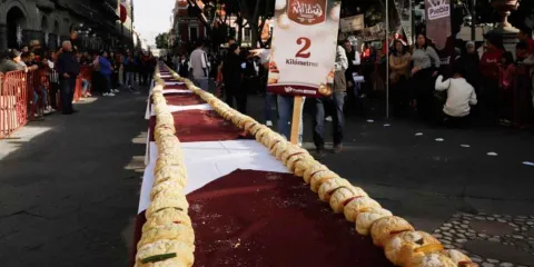 DIF Puebla Capital buscará superar récord Guinness con rosca de Reyes monumental