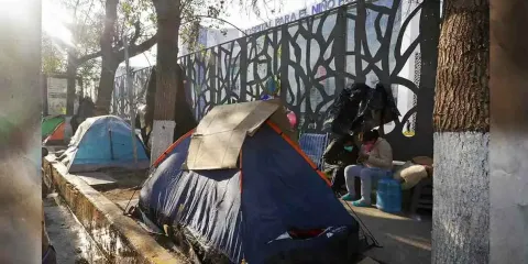 Pagará Estado estancia de familiares para que no duerman afuera del Hospital de la Niñez