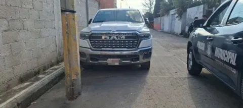 Policías de Cuautlancingo recupera camioneta robada
