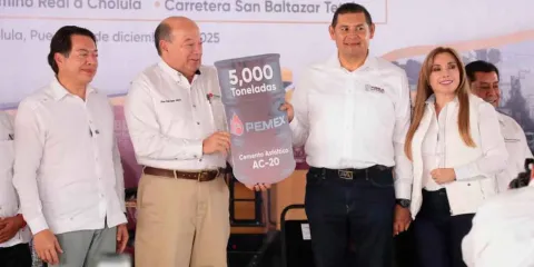 Por eficaz combate al huachicol, Pemex incrementa 7 veces donación de materiales para pavimentación a Puebla