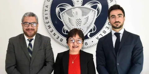 Rectora Lilia Cedillo toma protesta a nuevos funcionarios de la BUAP