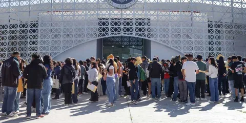 Ciclo escolar revela contraste: 63 especialidades sin matrícula