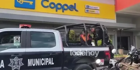 Atrapan a ladrón en el Coppel de Texmelucan