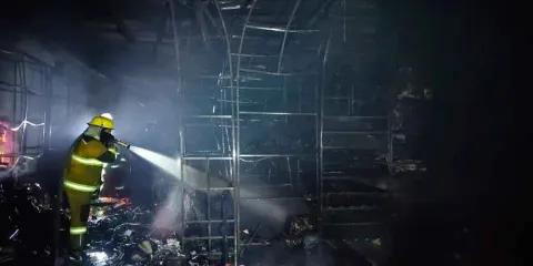 Bomberos de Cuautlancingo controla y sofoca incendio causado por pirotecnia