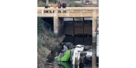 Camioneta cae a canal de Valsequillo y deja un lesionado en Tecamachalco