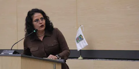 Azucena Rosas rechaza intervenciones de EU y respalda política exterior de México