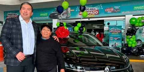 Agua de Puebla realiza su primer sorteo del Pago Anual 2026 y entrega premio a usuaria de la colonia Historiadores