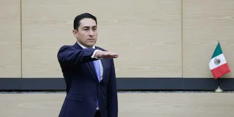  Con votos de Morena y rechazo del PAN, Germán Reyna asume presidencia de la ASE