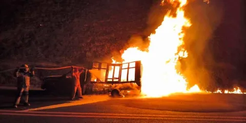 Controlan incendio de camioneta y la México–Tuxpan en Huauchinango