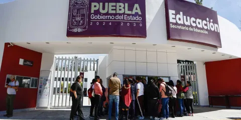 Maestros poblanos exigen a la SEP plazas definitivas 