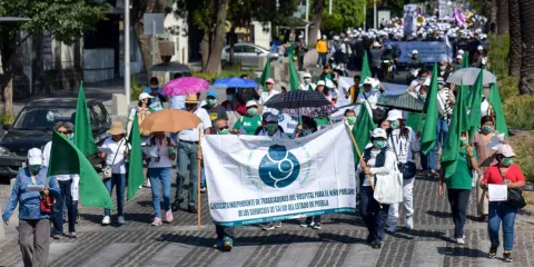 Marcha sindical en Puebla por aumento salarial previo a revisión del T-MEC
