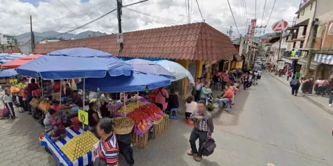 Comerciantes de Huauchinango piden intervención de Armenta por presuntas irregularidades en el mercado