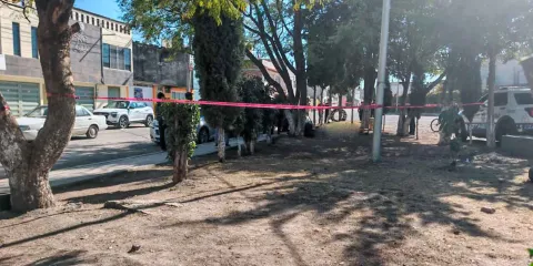 Hallan a hombre sin vida en parque de la Constitución Mexicana en Puebla