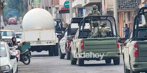 Aseguran pipa y camioneta con tanques de gas en Santa Rita Tlahuapan