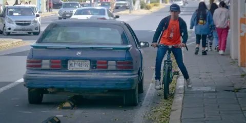 PAGARÁS hasta 11 mil pesos de multa si invades las ciclovías con tu auto