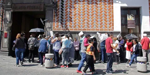 Inicio de depósitos de Pensiones Bienestar 2026 genera alta afluencia en sucursales de Puebla