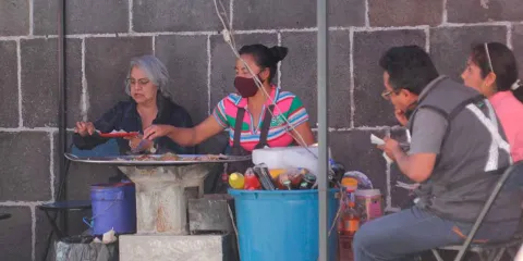 Tras explosión en Agua Santa, Puebla cambiará gas LP por carbón en puestos de comida