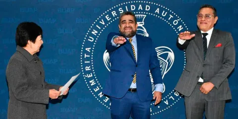 Rectora Lilia Cedillo Ramírez toma protesta a nuevos funcionarios en la BUAP