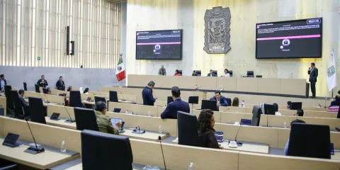 Regresen a sus distritos a ayudar no a promocionarse, exhortaron a diputados poblanos