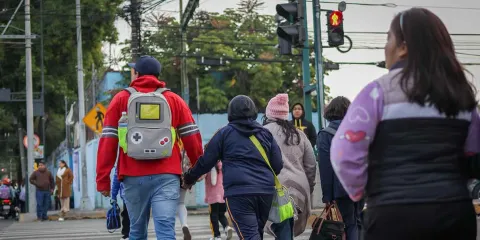 Pese al frío, estudiantes regresan a clases en Chalchicomula de Sesma