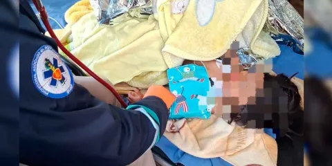 Rescatan a una bebé en vísperas de Año Nuevo que se encontraba junto al cuerpo de su madre fallecida
