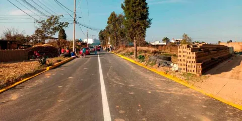 Tras 15 años de espera, Tonantzin Fernández entrega pavimentación en San Diego Cuachayotla