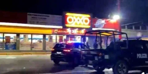 Asalto violento a Oxxo en Tehuacán deja empleados golpeados y sin detenidos
