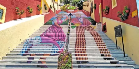 Atlixco renueva su icónico mural del Atlixcáyotl tras cinco años de creación