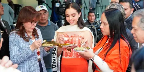 Atractivos y tradición de Huauchinango llegaron al Senado; invitan a Feria de las Flores