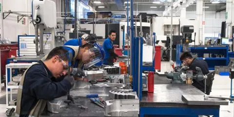 Caerá el empleo formal con la reducción de jornada laboral, advirtió la Concanaco